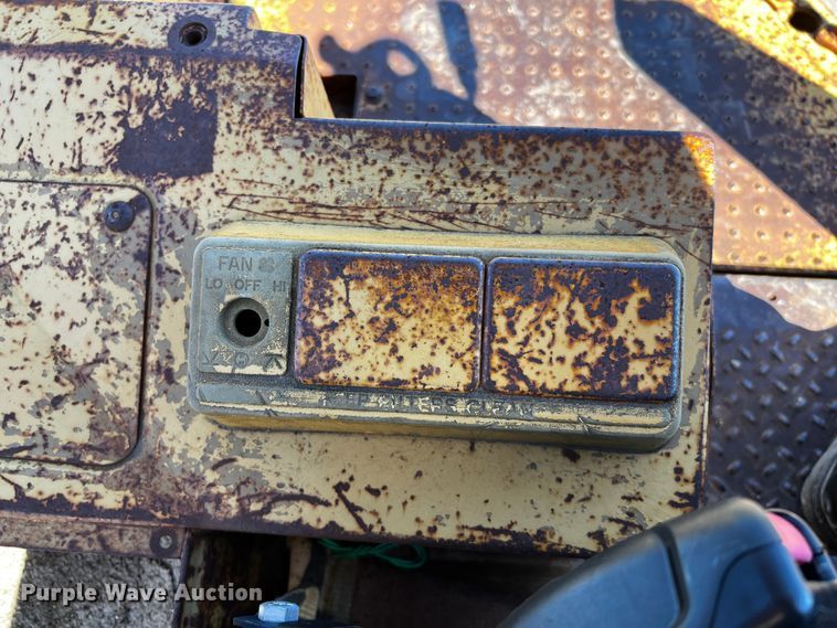 image for item DQ1916 1981 Caterpillar 950B  wheel loader