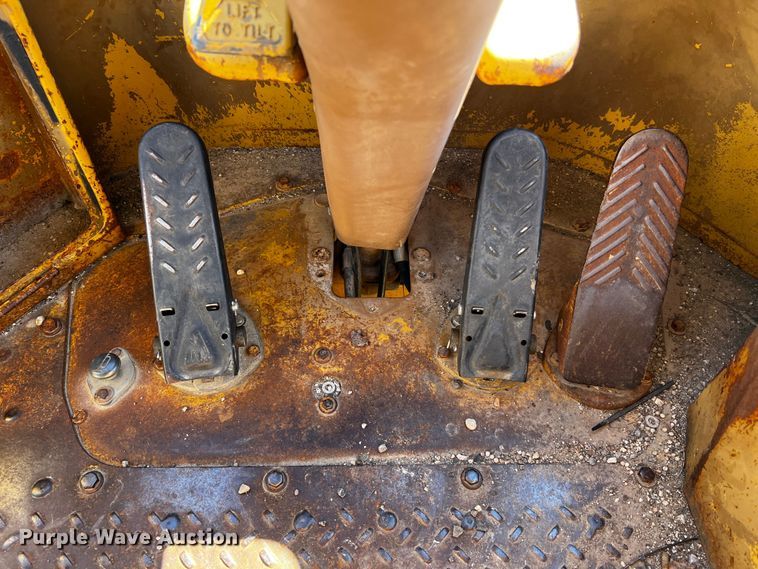 image for item DQ1916 1981 Caterpillar 950B  wheel loader