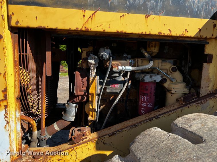 image for item DQ1916 1981 Caterpillar 950B  wheel loader