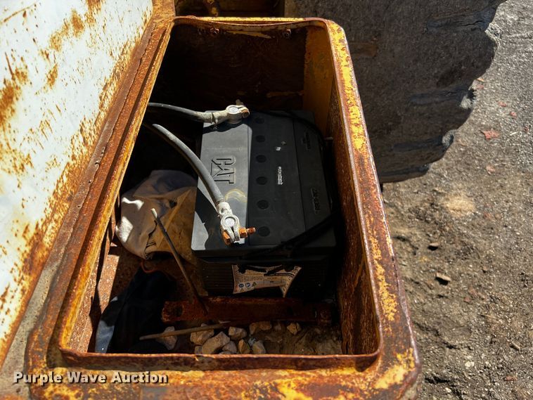 image for item DQ1916 1981 Caterpillar 950B  wheel loader