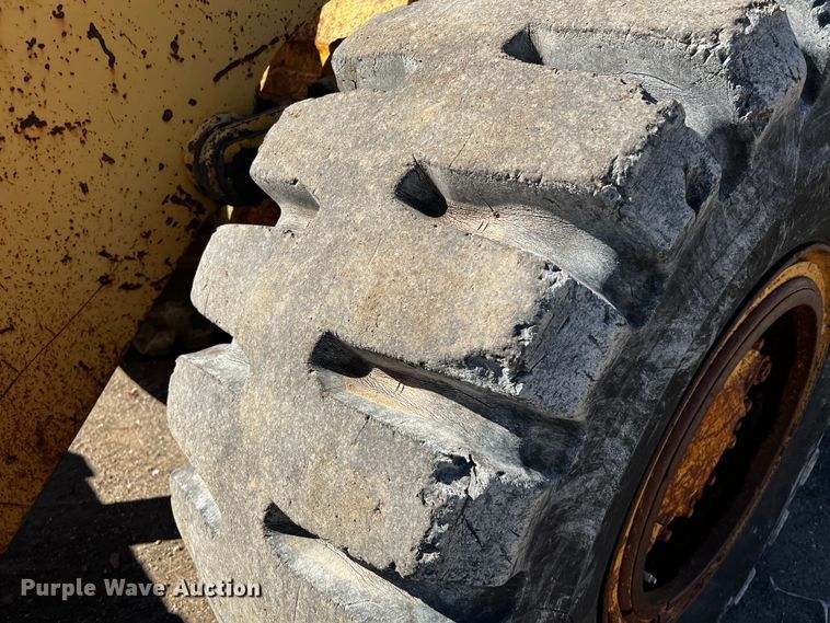 image for item DQ1916 1981 Caterpillar 950B  wheel loader