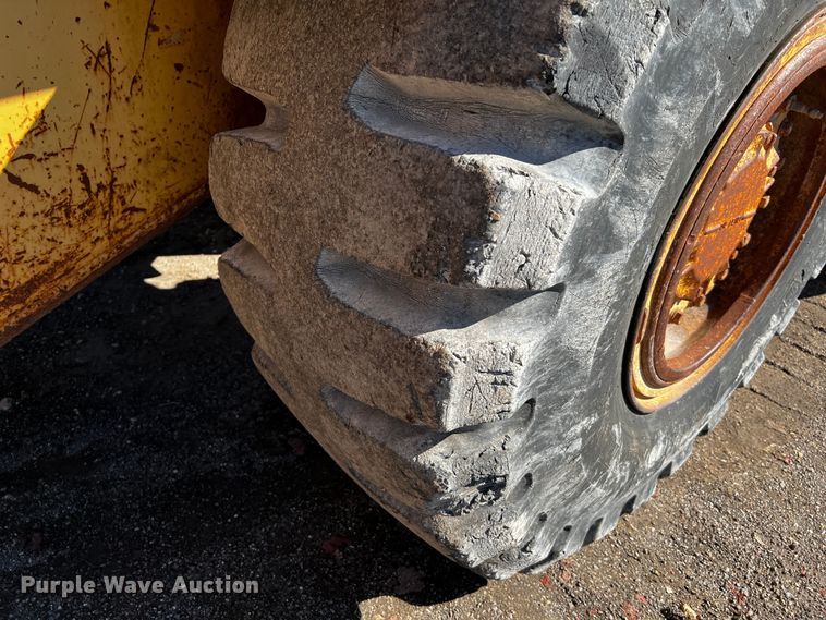 image for item DQ1916 1981 Caterpillar 950B  wheel loader