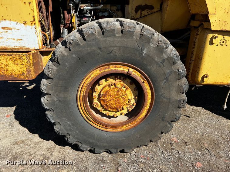 image for item DQ1916 1981 Caterpillar 950B  wheel loader