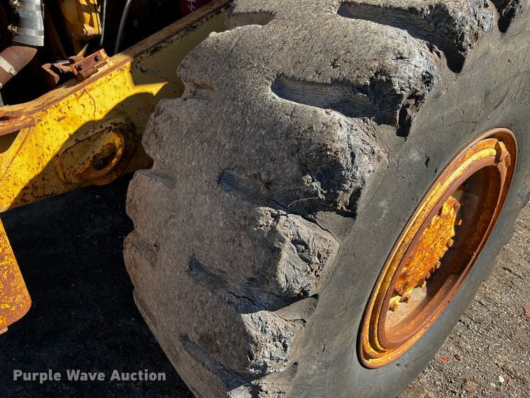 image for item DQ1916 1981 Caterpillar 950B  wheel loader