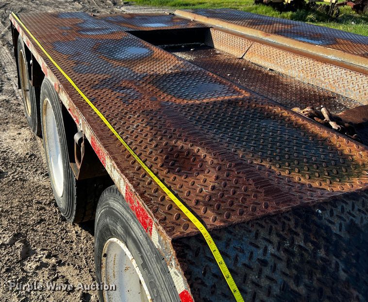image for item DQ1925 1999 Eager Beaver 50GSL  lowboy equipment trailer