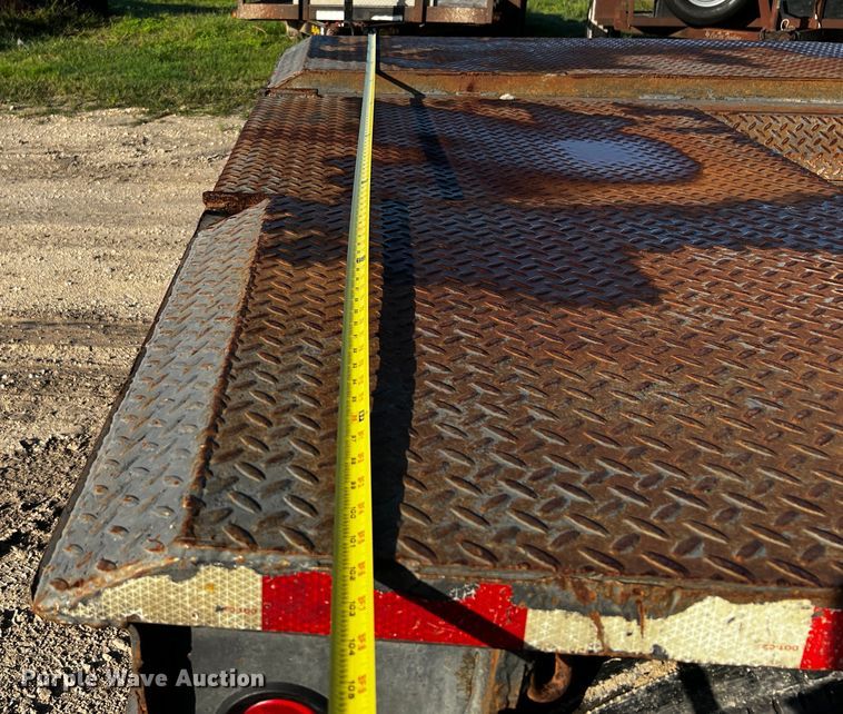 image for item DQ1925 1999 Eager Beaver 50GSL  lowboy equipment trailer