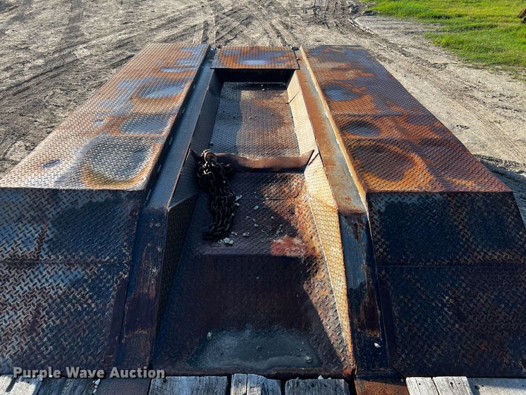 image for item DQ1925 1999 Eager Beaver 50GSL  lowboy equipment trailer