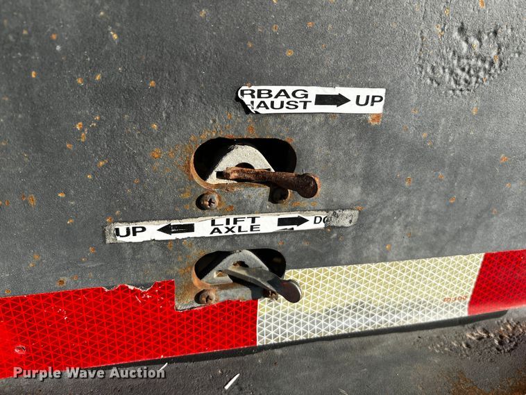 image for item DQ1925 1999 Eager Beaver 50GSL  lowboy equipment trailer