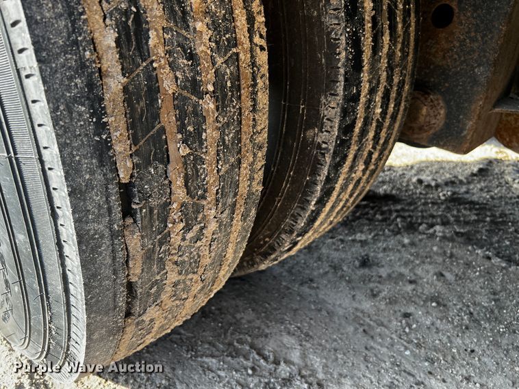 image for item DQ1925 1999 Eager Beaver 50GSL  lowboy equipment trailer