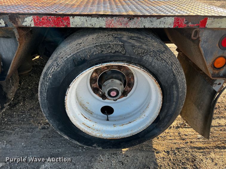 image for item DQ1925 1999 Eager Beaver 50GSL  lowboy equipment trailer