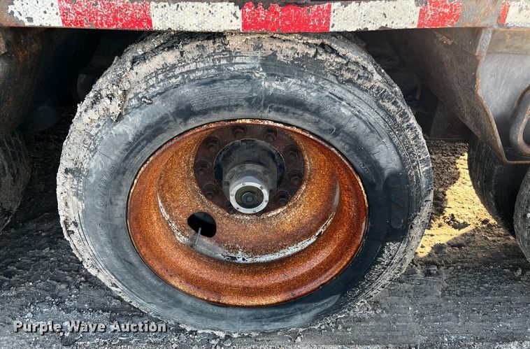 image for item DQ1925 1999 Eager Beaver 50GSL  lowboy equipment trailer