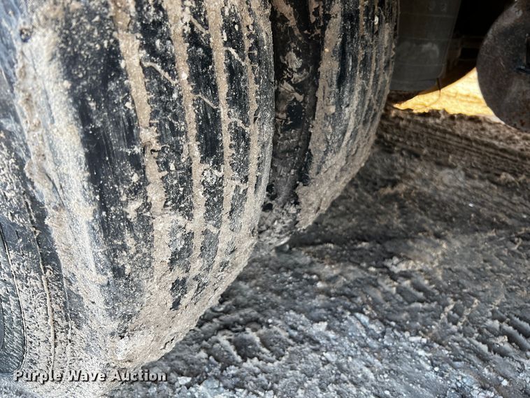 image for item DQ1925 1999 Eager Beaver 50GSL  lowboy equipment trailer