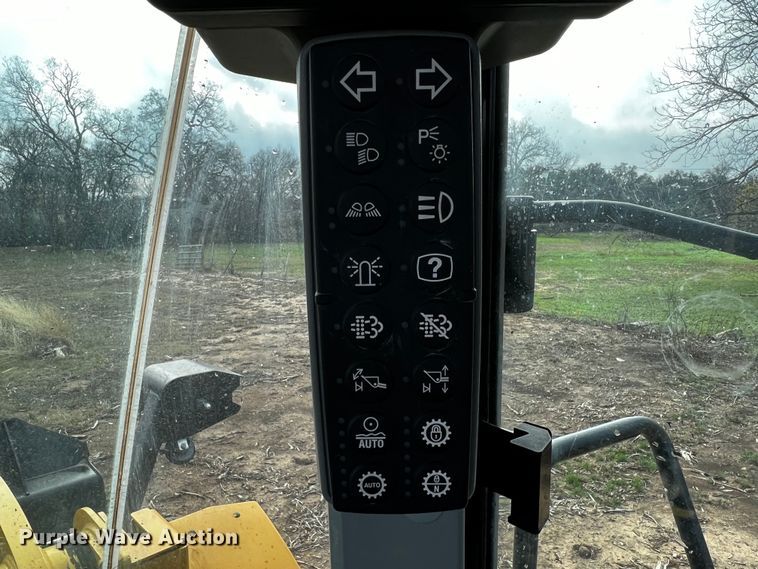 image for item DQ1926 2019 Caterpillar 950M  wheel loader