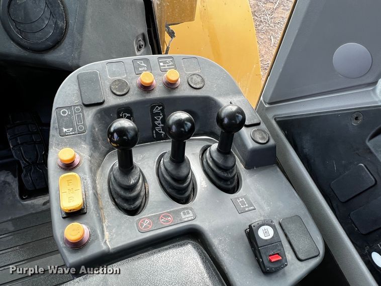 image for item DQ1926 2019 Caterpillar 950M  wheel loader