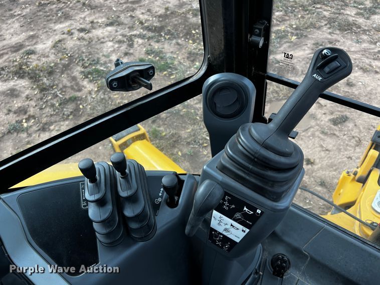 image for item DQ1927 2019 Caterpillar 420F2 IT  backhoe