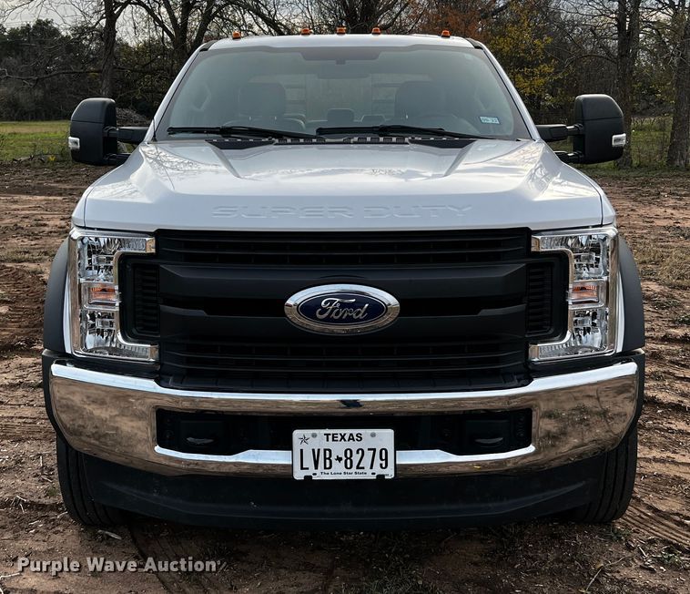 image for item DQ1928 2019 Ford F550 Super Duty  Crew Cab flatbed truck