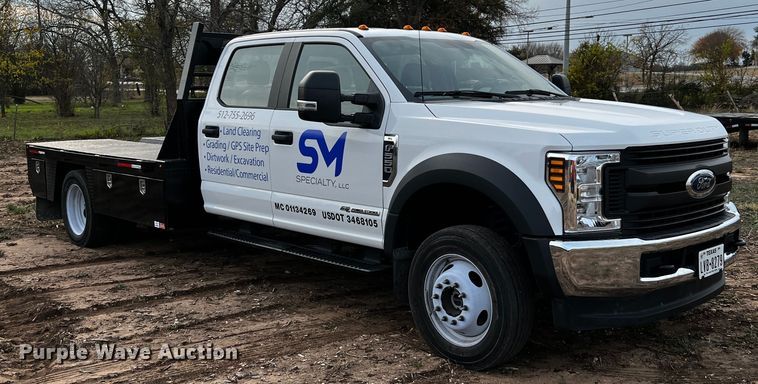 image for item DQ1928 2019 Ford F550 Super Duty  Crew Cab flatbed truck