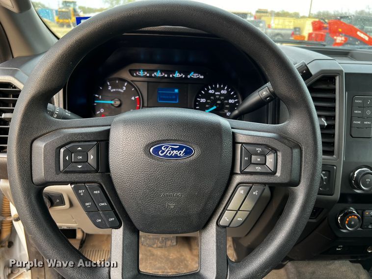 image for item DQ1928 2019 Ford F550 Super Duty  Crew Cab flatbed truck