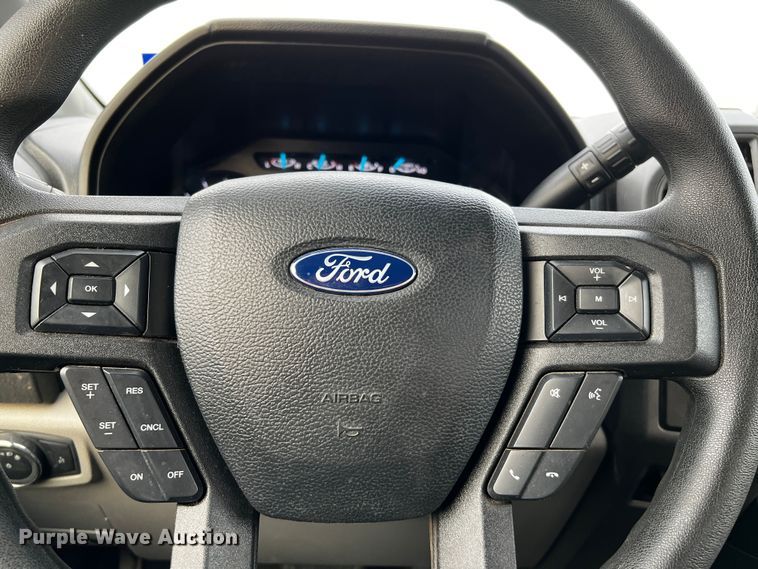 image for item DQ1928 2019 Ford F550 Super Duty  Crew Cab flatbed truck