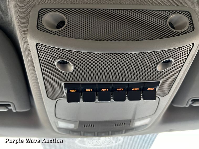 image for item DQ1928 2019 Ford F550 Super Duty  Crew Cab flatbed truck