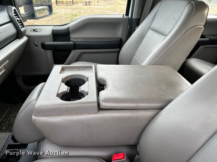 image for item DQ1928 2019 Ford F550 Super Duty  Crew Cab flatbed truck