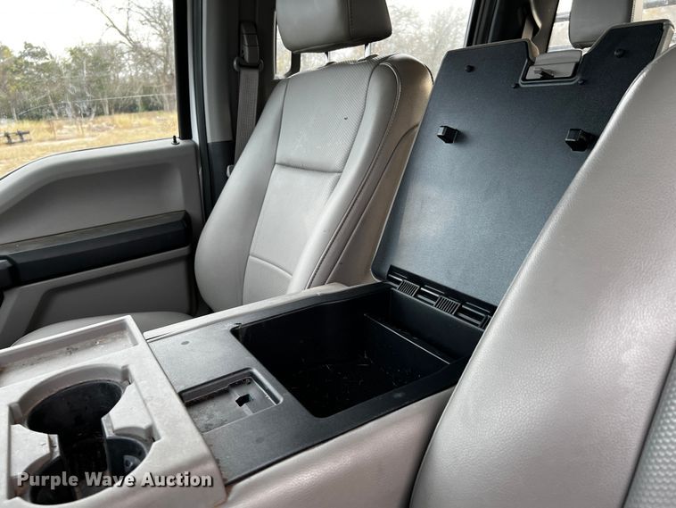 image for item DQ1928 2019 Ford F550 Super Duty  Crew Cab flatbed truck