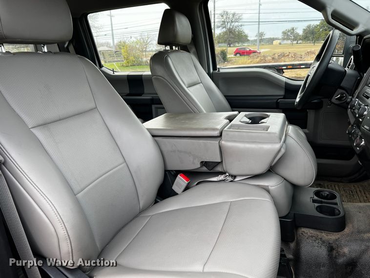 image for item DQ1928 2019 Ford F550 Super Duty  Crew Cab flatbed truck