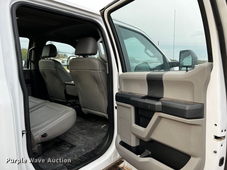 image for item DQ1928 2019 Ford F550 Super Duty  Crew Cab flatbed truck