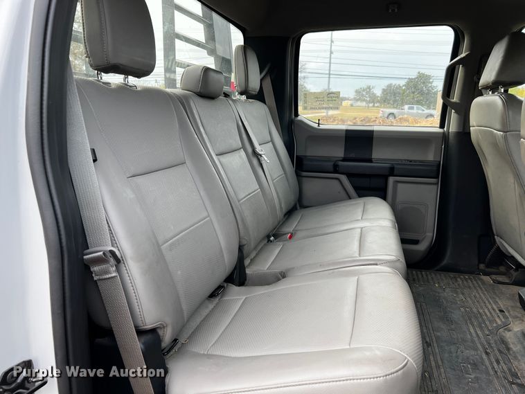 image for item DQ1928 2019 Ford F550 Super Duty  Crew Cab flatbed truck