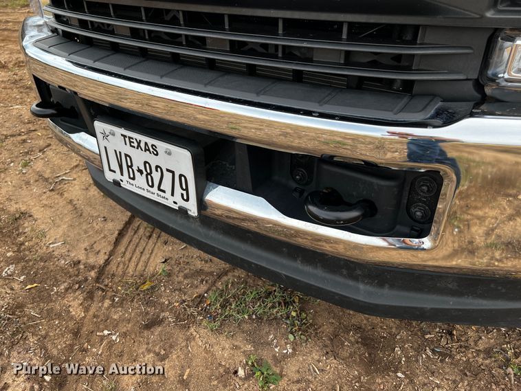 image for item DQ1928 2019 Ford F550 Super Duty  Crew Cab flatbed truck