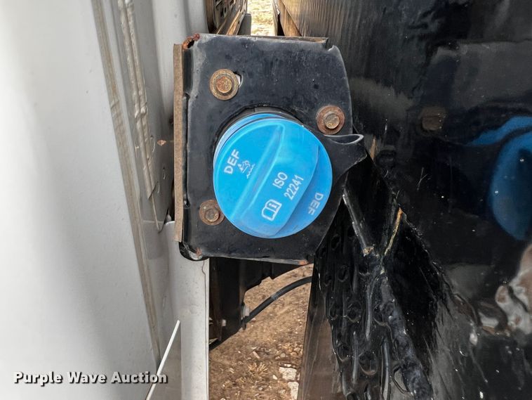 image for item DQ1928 2019 Ford F550 Super Duty  Crew Cab flatbed truck