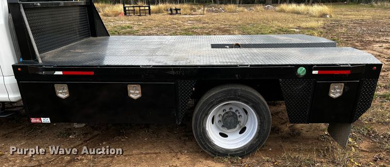 image for item DQ1928 2019 Ford F550 Super Duty  Crew Cab flatbed truck