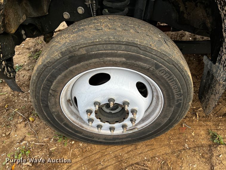 image for item DQ1928 2019 Ford F550 Super Duty  Crew Cab flatbed truck