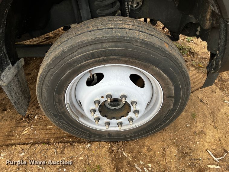 image for item DQ1928 2019 Ford F550 Super Duty  Crew Cab flatbed truck