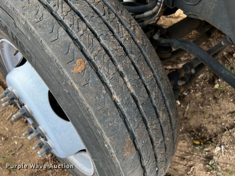 image for item DQ1928 2019 Ford F550 Super Duty  Crew Cab flatbed truck