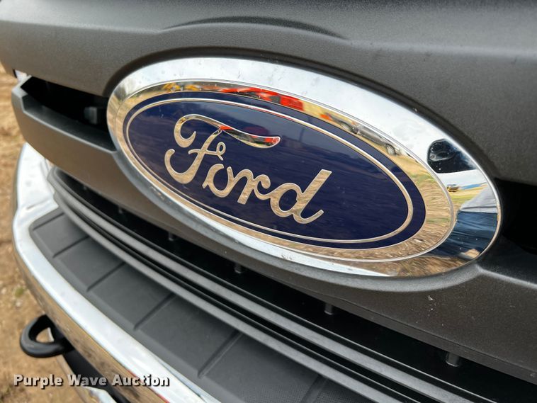 image for item DQ1928 2019 Ford F550 Super Duty  Crew Cab flatbed truck