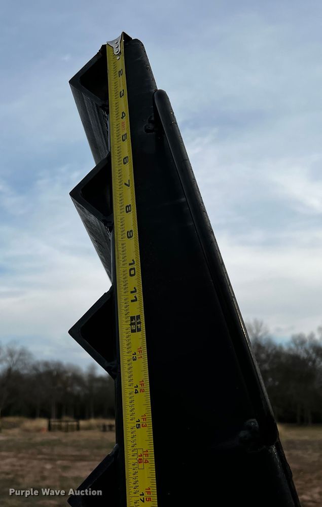 image for item DQ1929 2016 Big Tex 25GNHD  equipment trailer