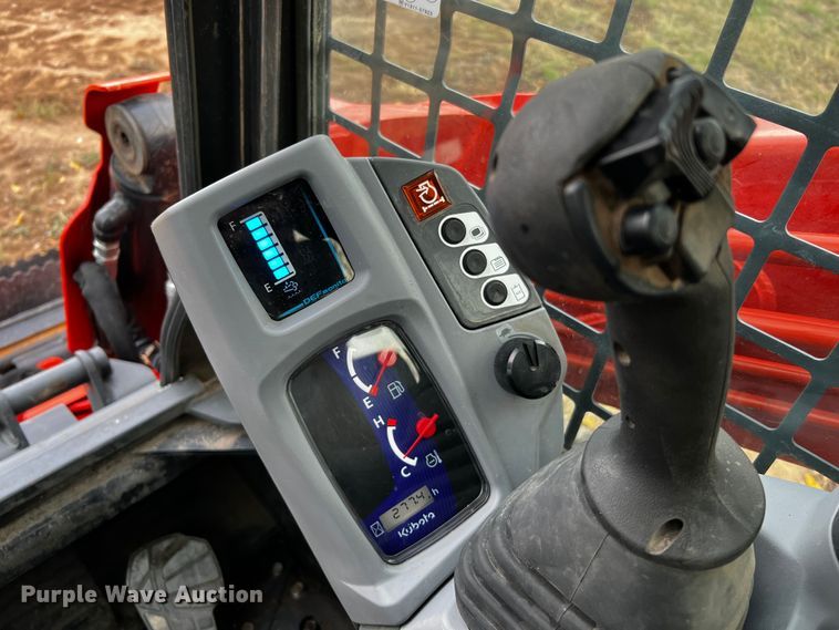 image for item DQ1930 Kubota SVL95-2S  tracked skid steer loader