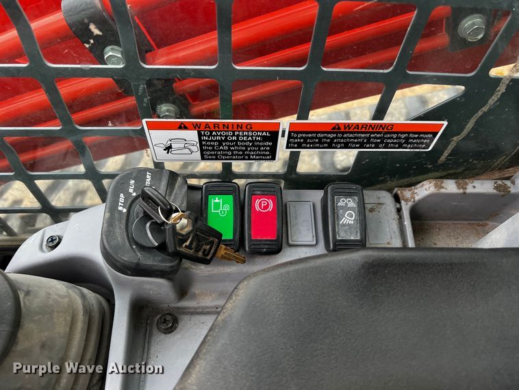 image for item DQ1930 Kubota SVL95-2S  tracked skid steer loader