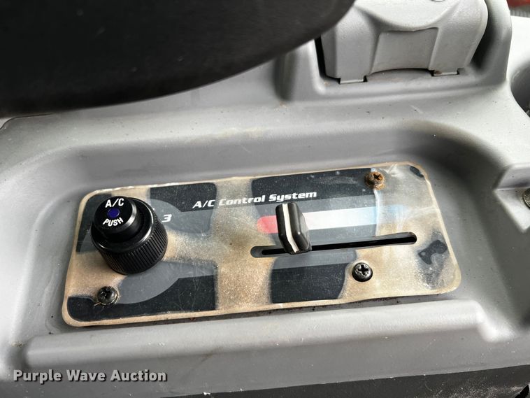 image for item DQ1930 Kubota SVL95-2S  tracked skid steer loader