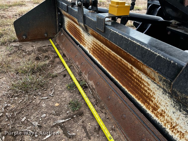 image for item DQ1931 2019 Caterpillar BB124  skid steer box blade