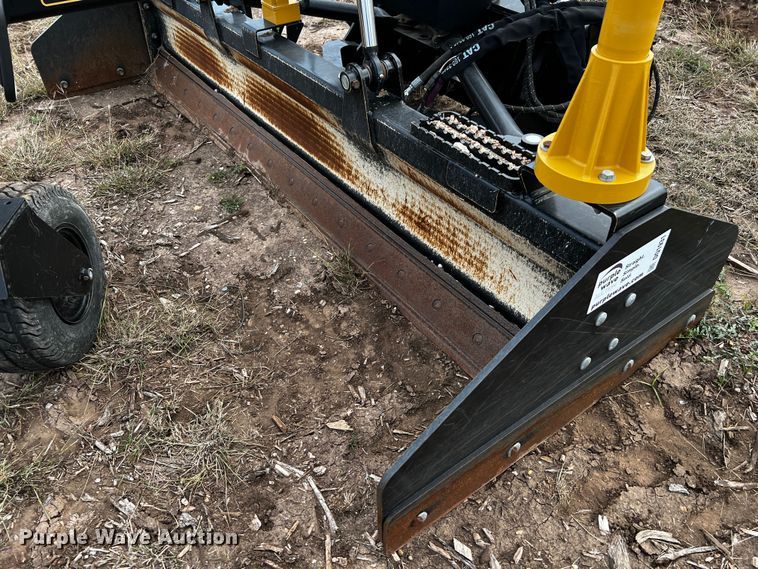 image for item DQ1931 2019 Caterpillar BB124  skid steer box blade