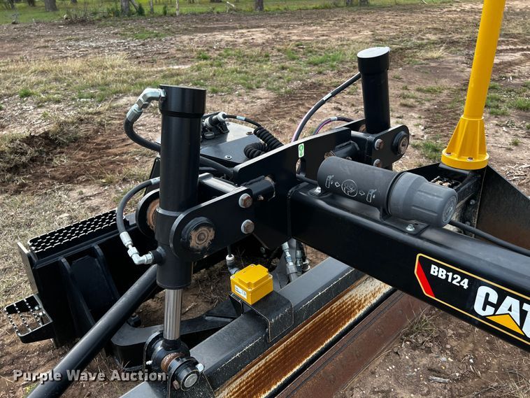 image for item DQ1931 2019 Caterpillar BB124  skid steer box blade