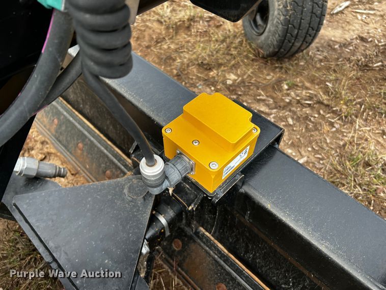 image for item DQ1931 2019 Caterpillar BB124  skid steer box blade