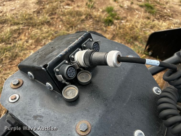 image for item DQ1931 2019 Caterpillar BB124  skid steer box blade