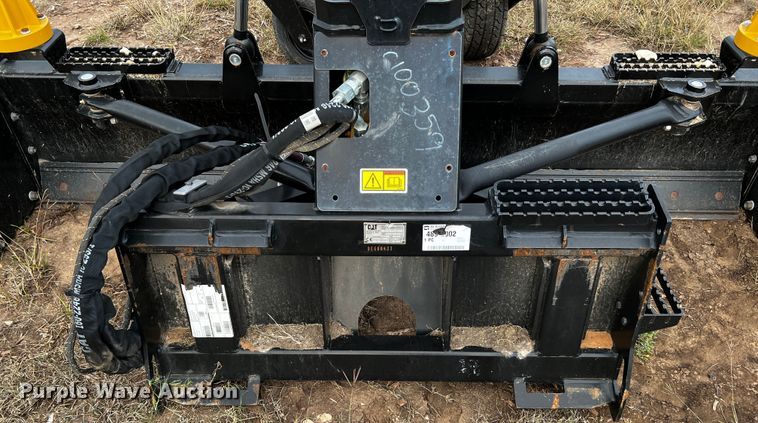 image for item DQ1931 2019 Caterpillar BB124  skid steer box blade