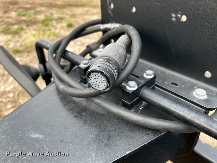 image for item DQ1931 2019 Caterpillar BB124  skid steer box blade