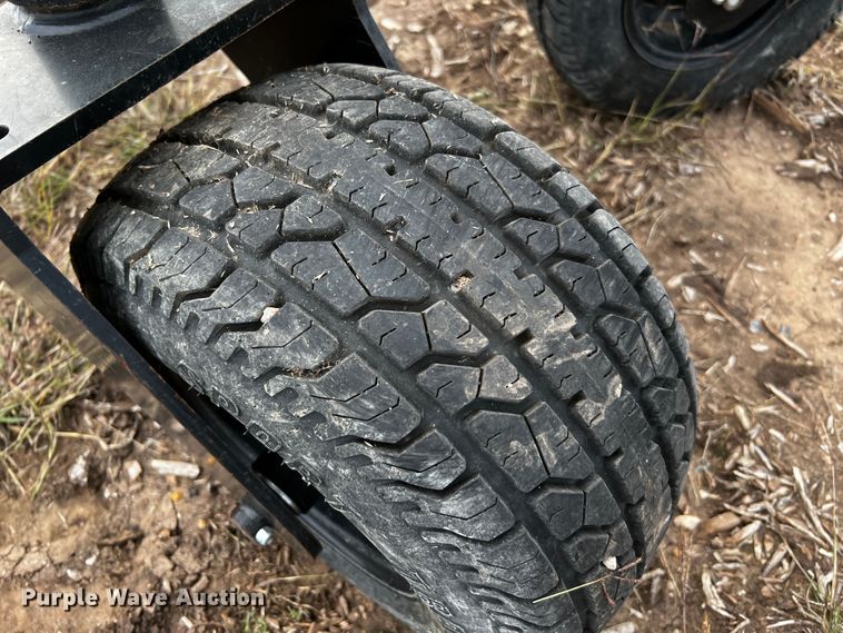 image for item DQ1931 2019 Caterpillar BB124  skid steer box blade