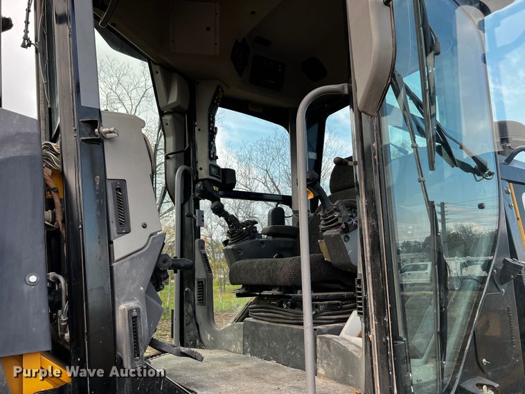 image for item DQ1932 2012 Caterpillar 140M2 VHP Plus  motor grader