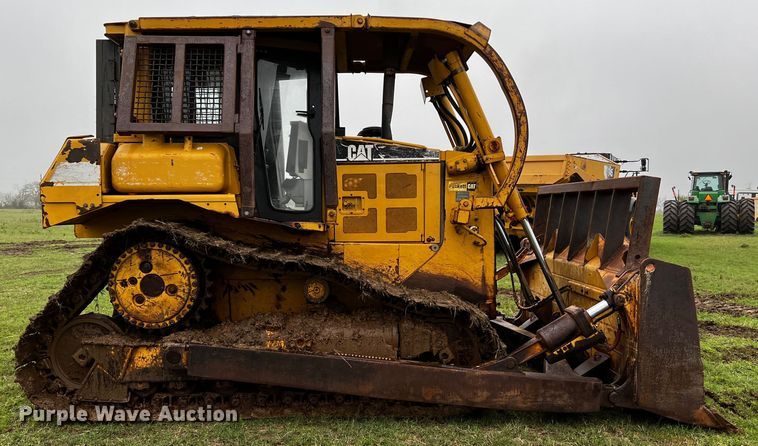 image for item DQ1940 2004 Caterpillar D6R XW Series II  dozer